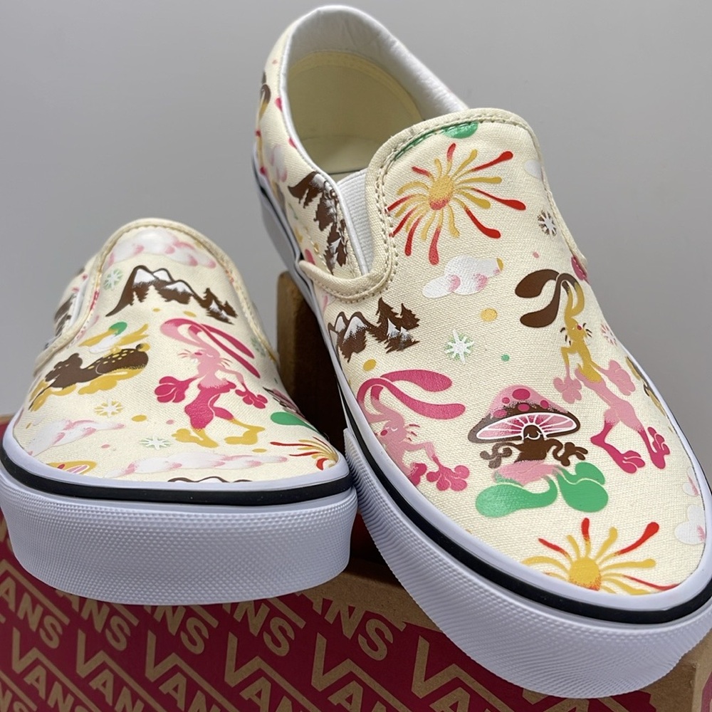 Vans WMNS Classic Slip-On Get Outdoors Classic White 
VN000BVZFRL
Sneakers - Picture 11 of 16